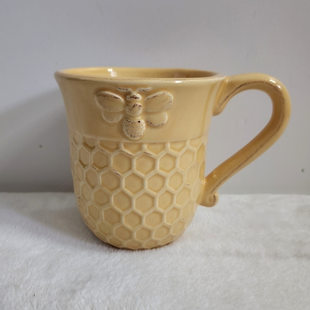 Boston International Bee Honeycomb Yellow Distressed Ceramic Cup Mug 14 Oz
